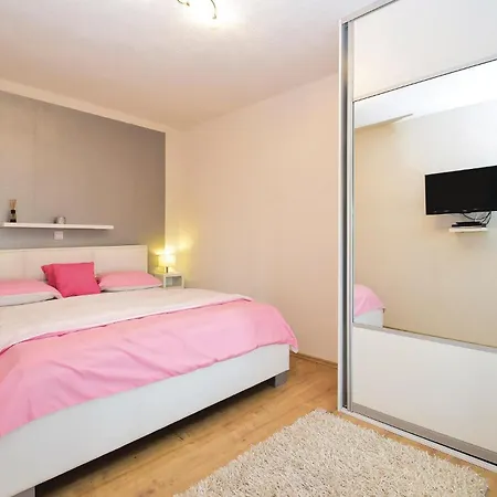 Amazing In With Wifi Holiday home Unesic