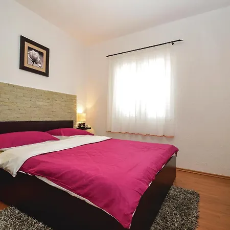 Prázdninový dům Amazing In With Wifi Unesic