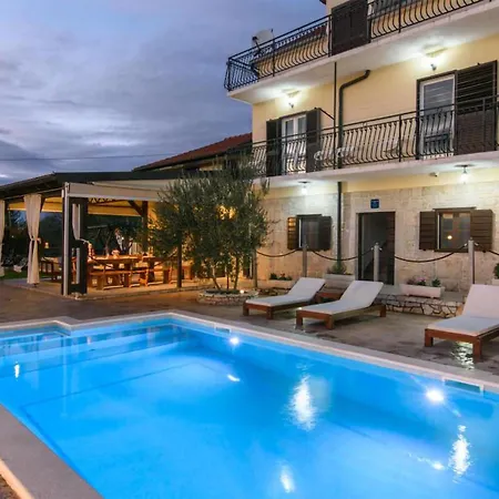 Holiday home Amazing In With Wifi Unesic