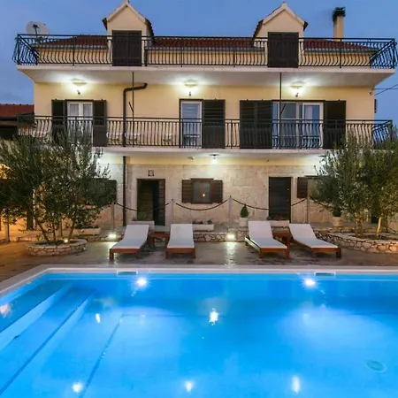 Vakantiehuis Amazing In With Wifi Unesic